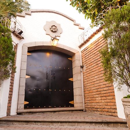 Hotel El Almendro Managua Bagian luar foto