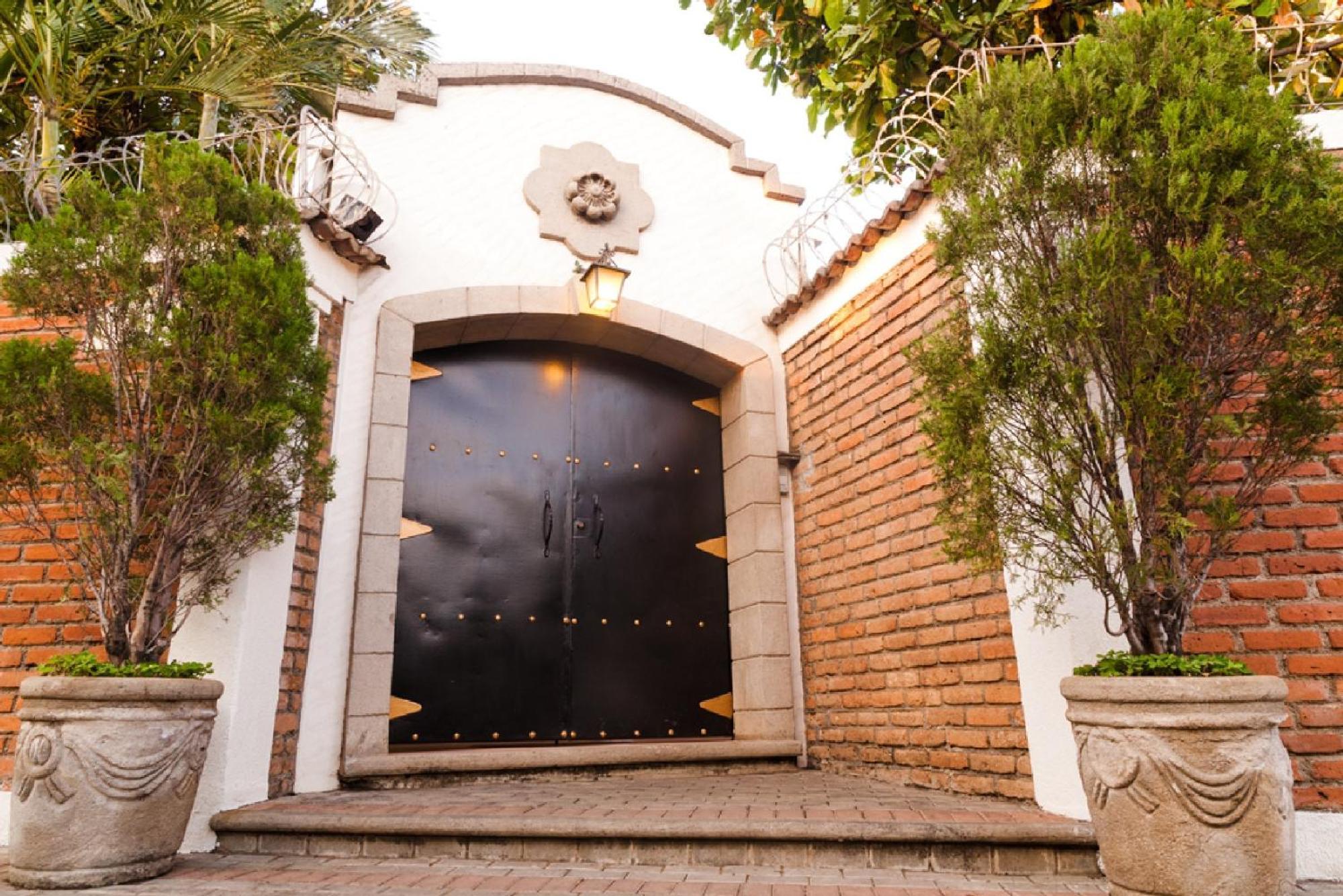 Hotel El Almendro Managua Bagian luar foto