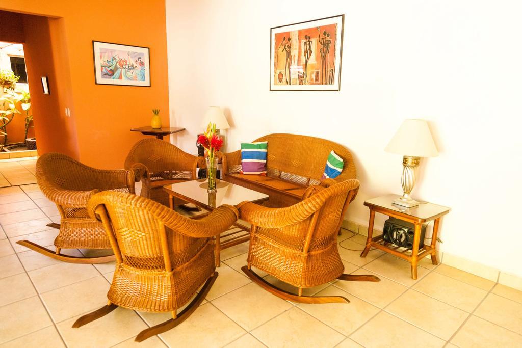 Hotel El Almendro Managua Bagian luar foto