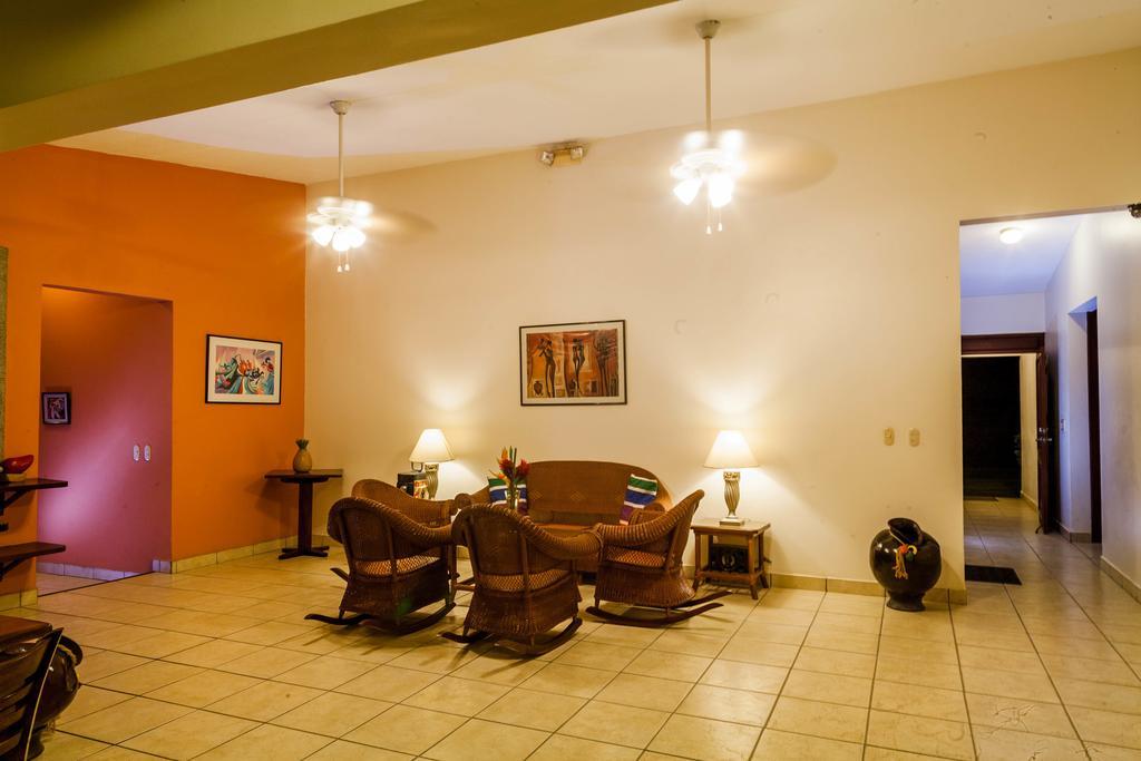 Hotel El Almendro Managua Bagian luar foto