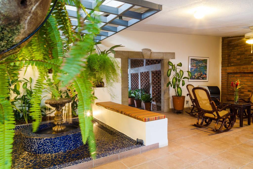 Hotel El Almendro Managua Bagian luar foto