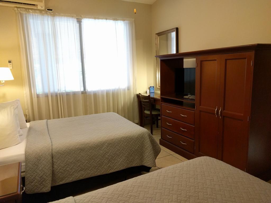 Hotel El Almendro Managua Bagian luar foto
