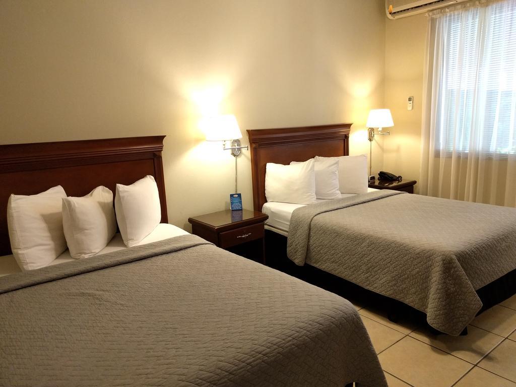 Hotel El Almendro Managua Bagian luar foto