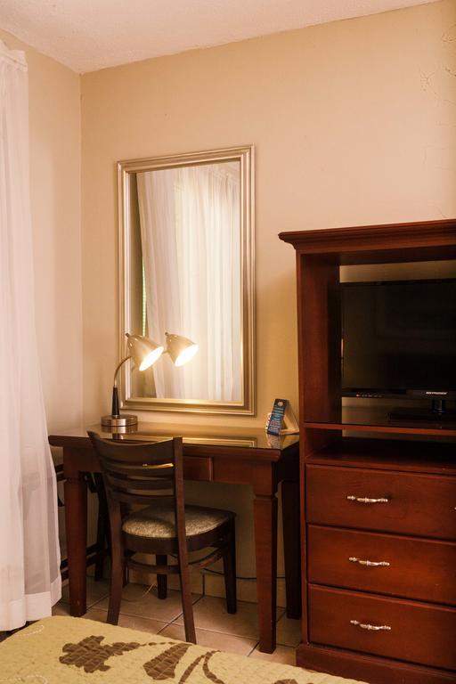 Hotel El Almendro Managua Bagian luar foto