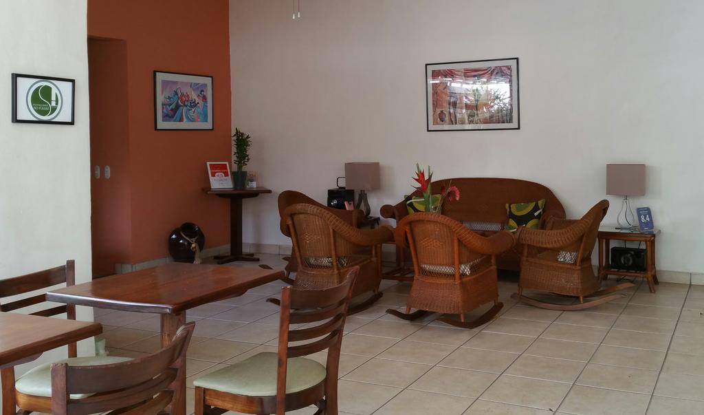 Hotel El Almendro Managua Bagian luar foto