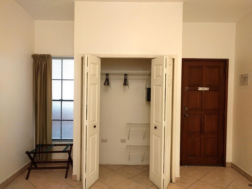 Hotel El Almendro Managua Bagian luar foto