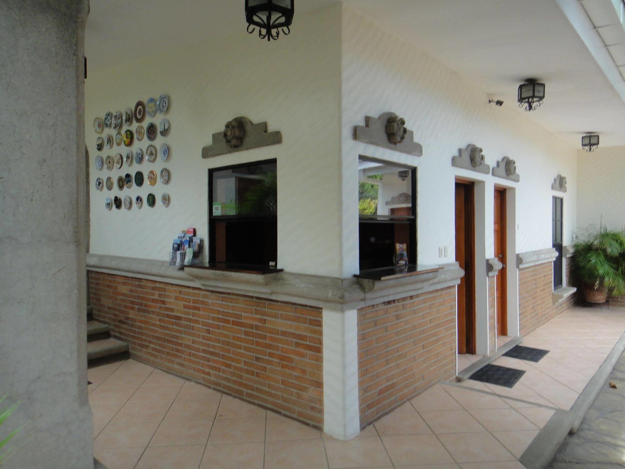 Hotel El Almendro Managua Bagian luar foto