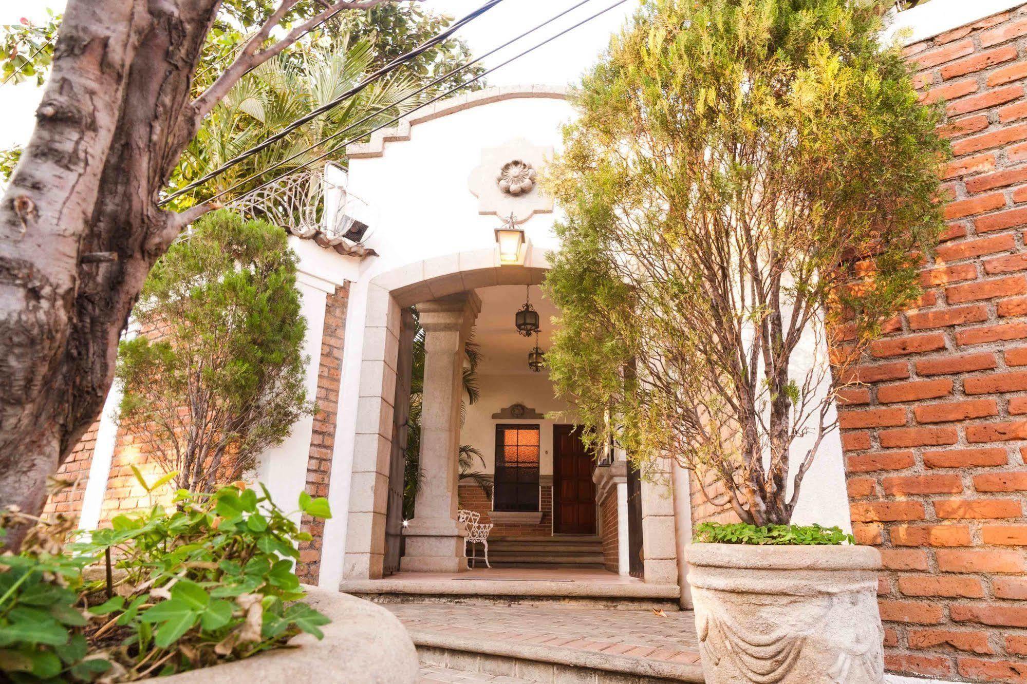 Hotel El Almendro Managua Bagian luar foto