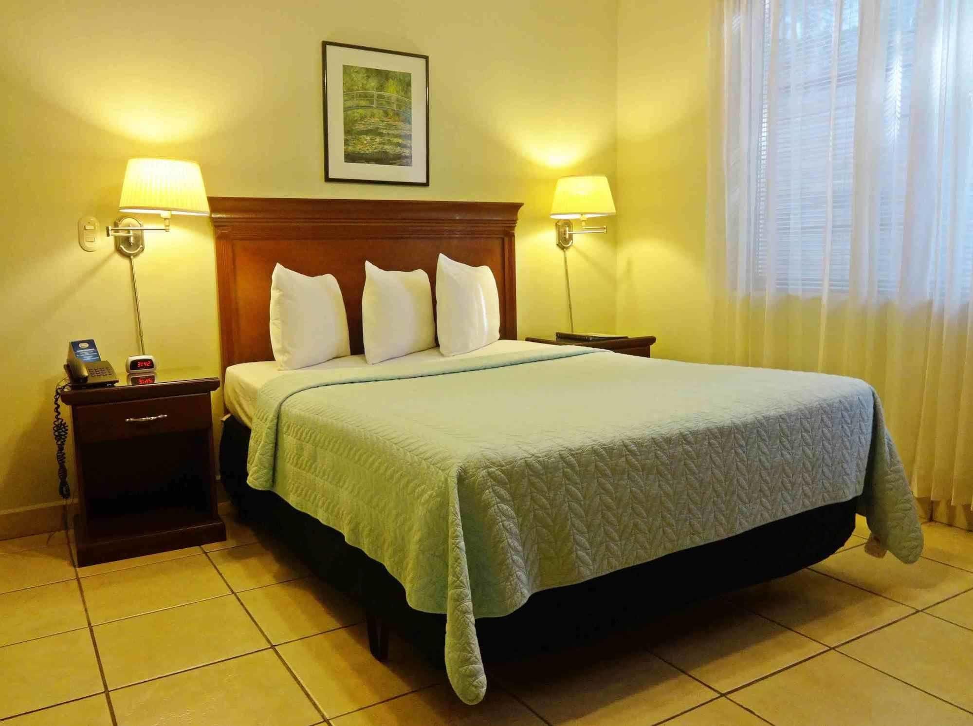 Hotel El Almendro Managua Bagian luar foto