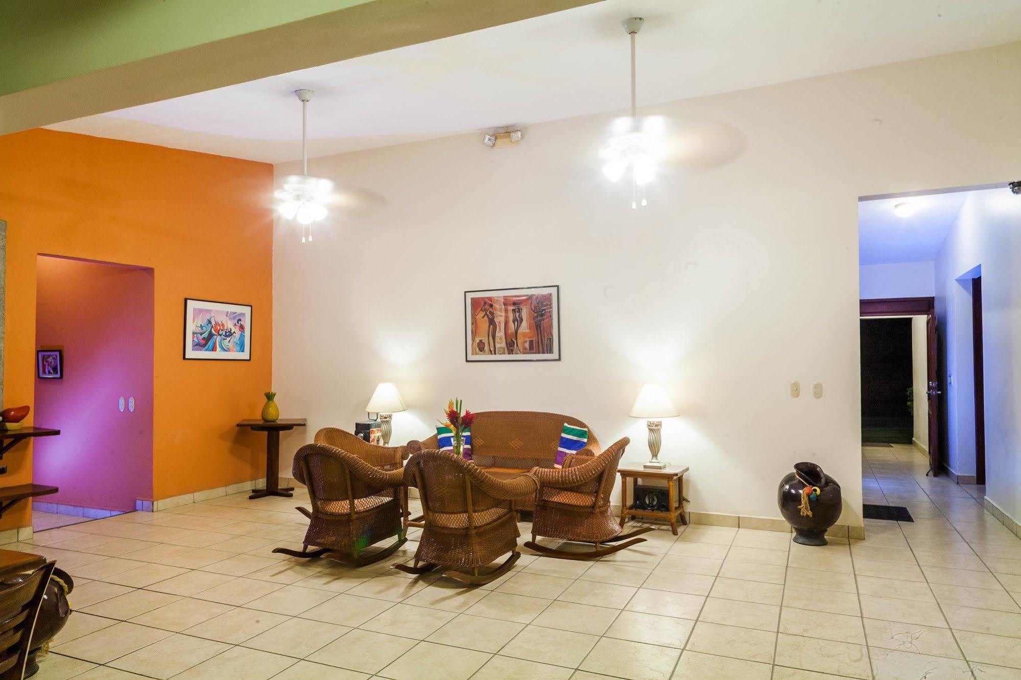 Hotel El Almendro Managua Bagian luar foto
