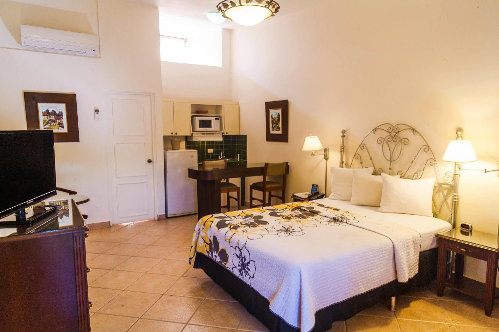 Hotel El Almendro Managua Bagian luar foto