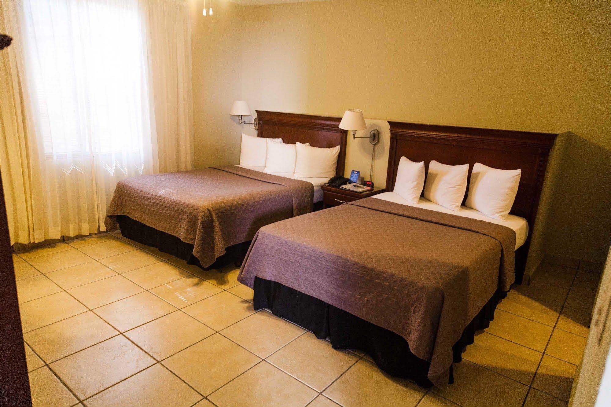 Hotel El Almendro Managua Bagian luar foto