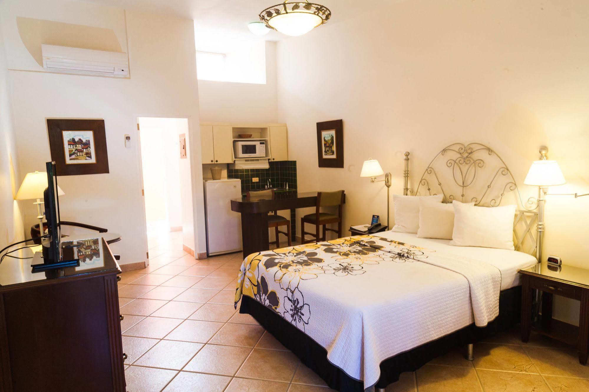 Hotel El Almendro Managua Bagian luar foto
