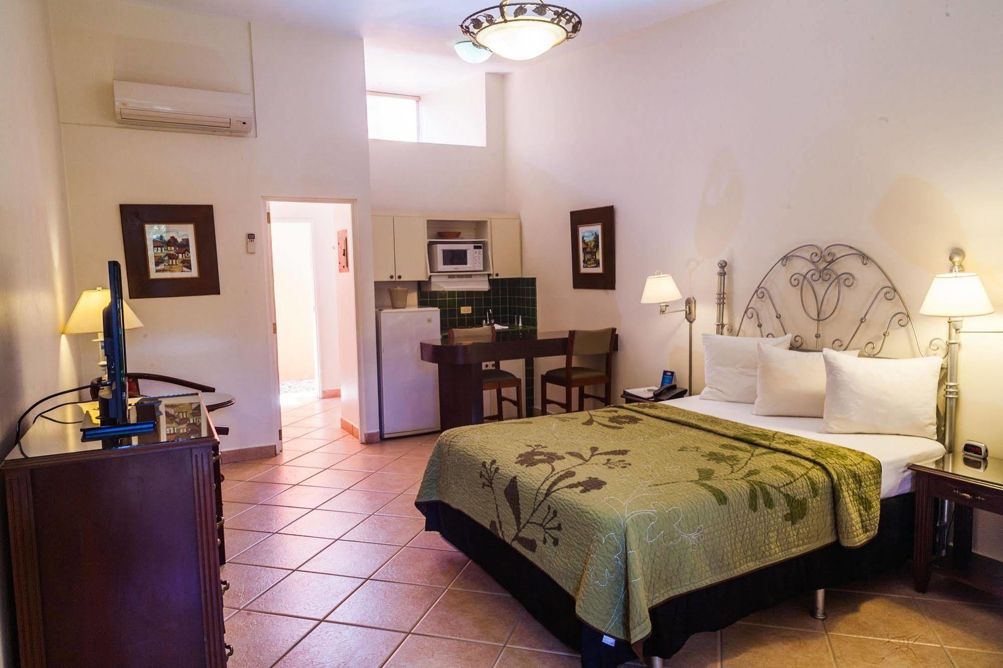 Hotel El Almendro Managua Bagian luar foto