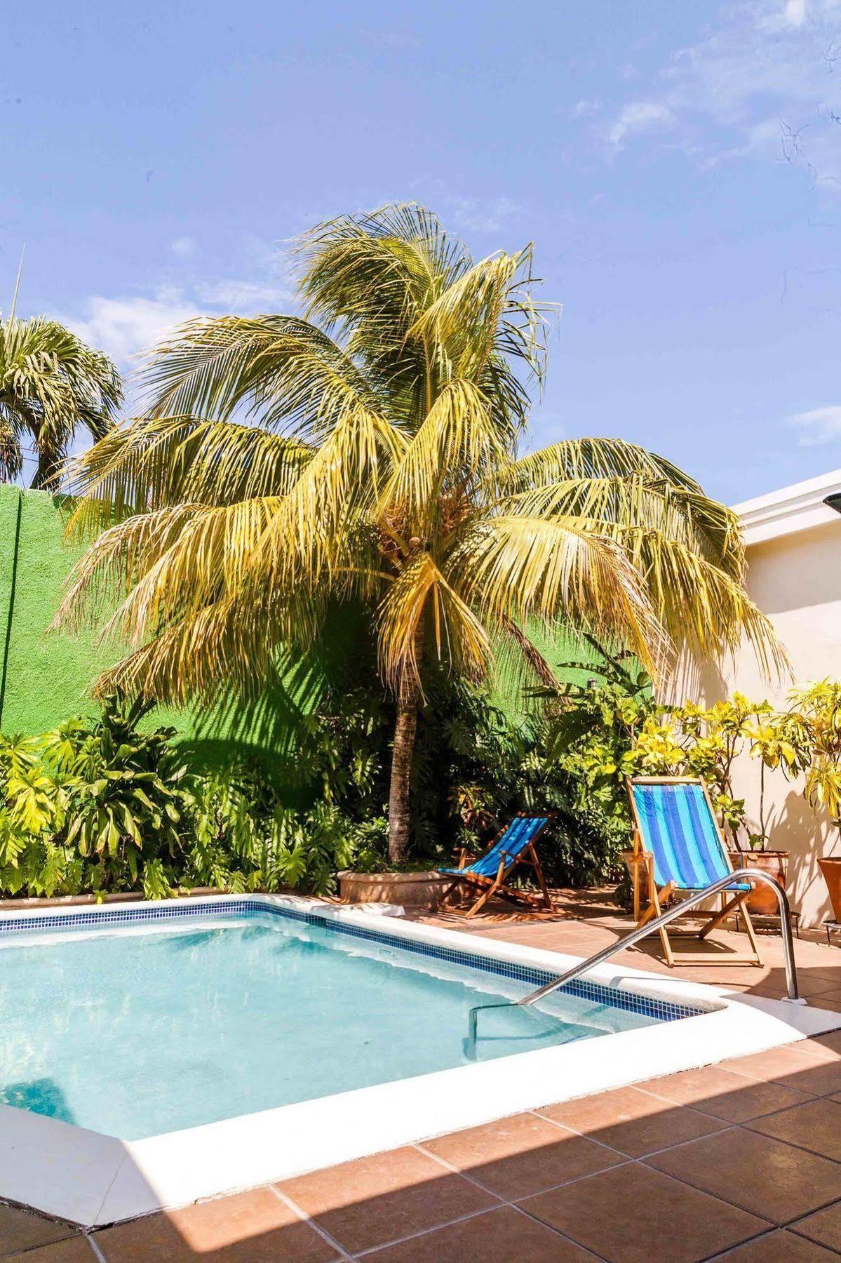 Hotel El Almendro Managua Bagian luar foto