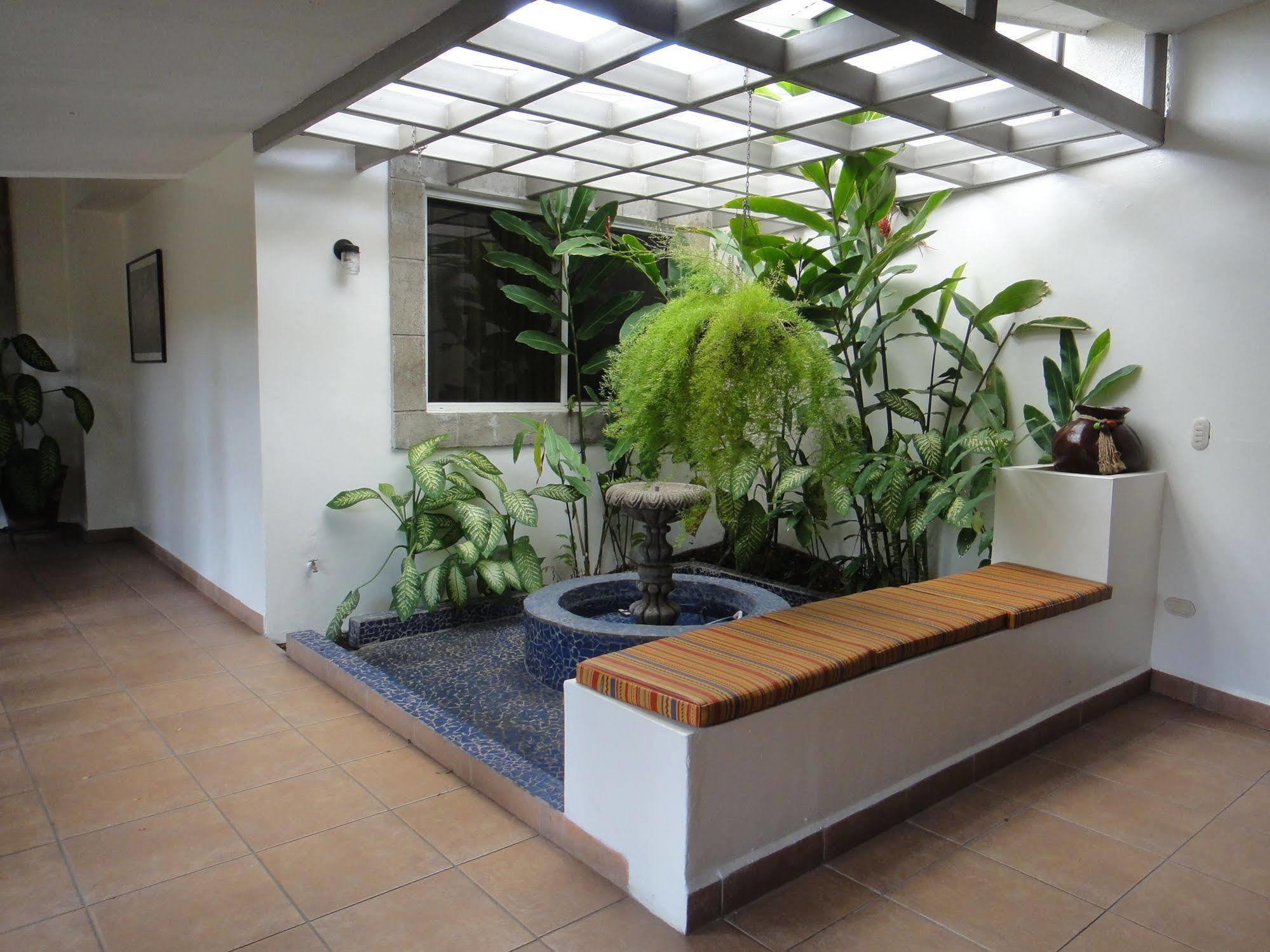 Hotel El Almendro Managua Bagian luar foto